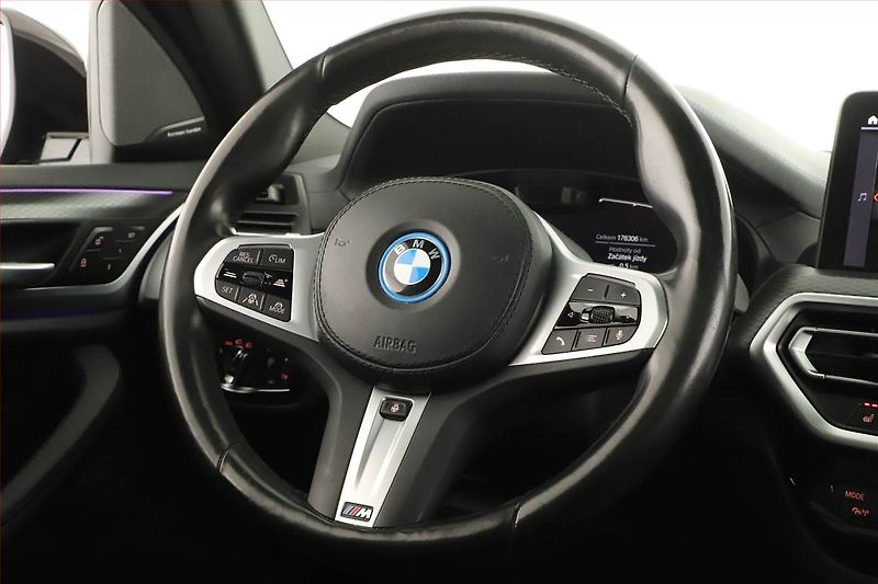 BMW iX3 (2022) M Sport 80 kWh, SoH 95% - fotka 8 z 21