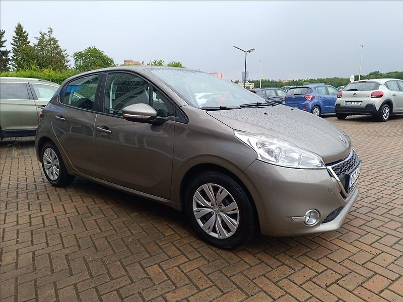Peugeot 208 1,2 VTi STÁLE U NÁS - fotka 5 z 19