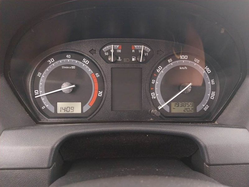Škoda Fabia (2006) 1.4 16V, Serv.kniha, po STK - fotka 11 z 17