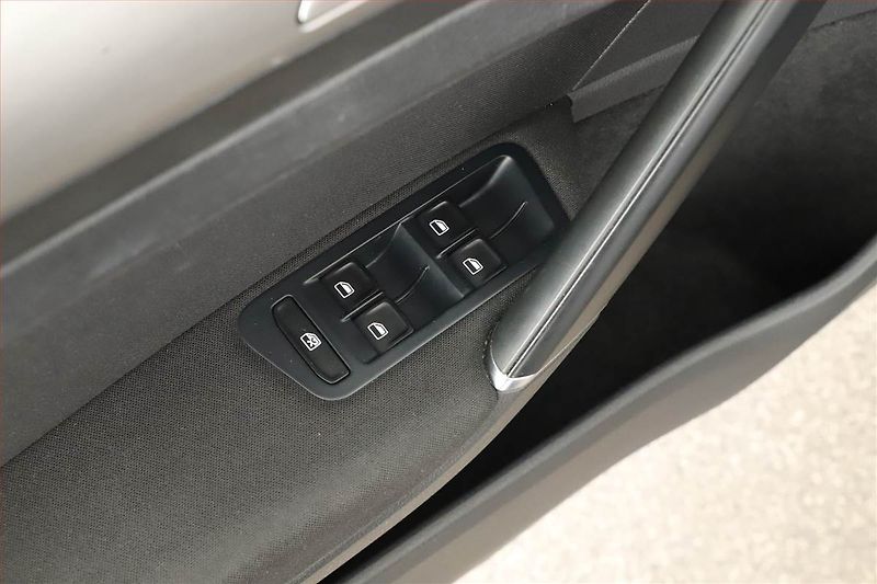 Volkswagen Golf (2015) 1.6 TDI, Tempomat - fotka 10 z 12