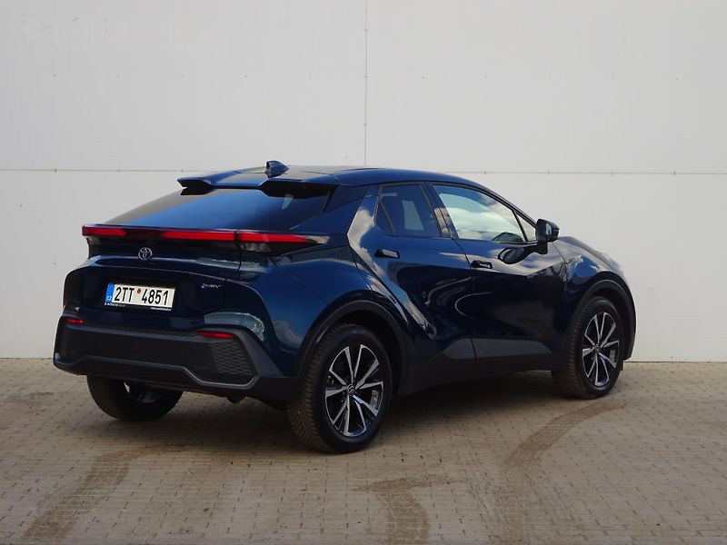 Toyota C-HR 1.8 HSD e-CVT 140k Style - fotka 2 z 20
