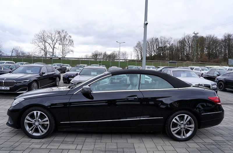 Mercedes-Benz Třídy E 200 CGI/cabrio/Avangarde/kůže - fotka 3 z 44