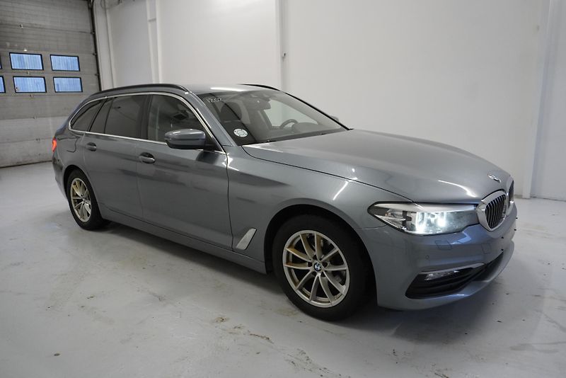 BMW Řada 5 (2018) 520D TOURING STEPTRONIC - fotka 3 z 27