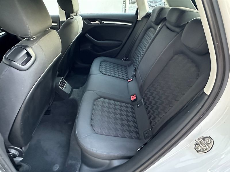 Audi A3 1,6 81kW  Sportback - fotka 11 z 45