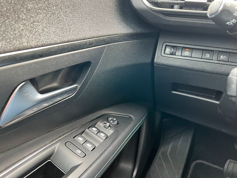 Peugeot 3008 (2021) 1.6 Plug-In-hybrid! ALLURE! - fotka 24 z 40