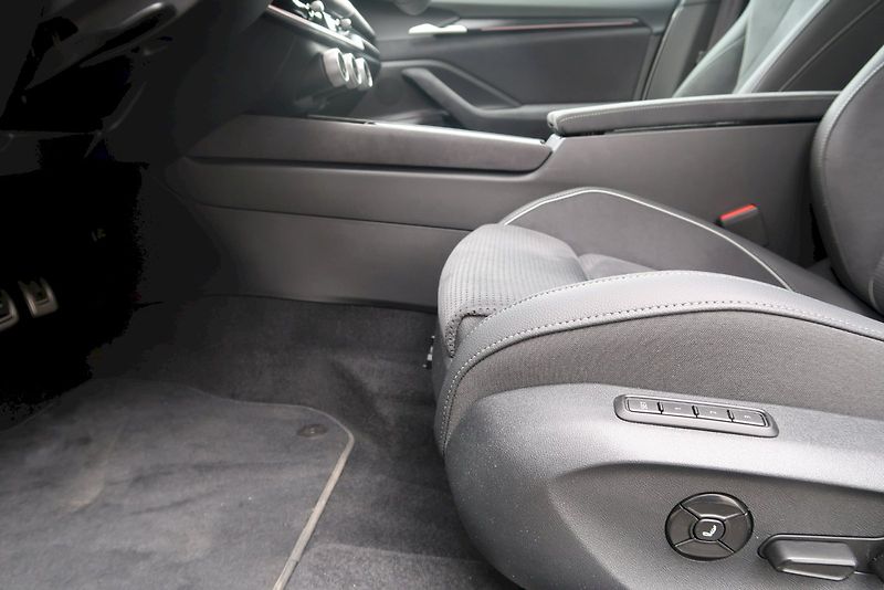 Škoda Superb (2025) Combi SportLine 1,5 TSI 150 kW - fotka 12 z 33