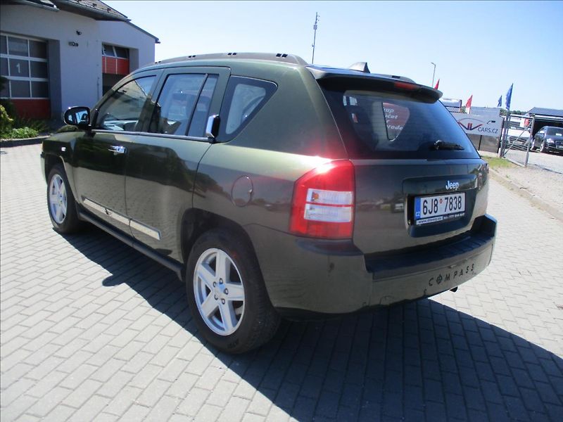 Jeep Compass 2,0 CRD 103kw AWD Limited bez - fotka 3 z 26