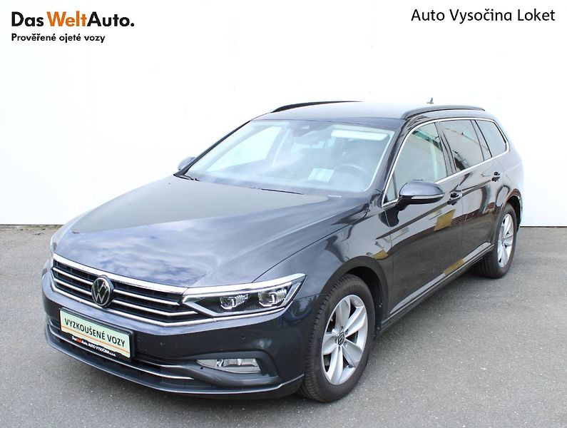 Volkswagen Passat (2022) 1.5 TSI 110kW DSG Head UP disp - fotka 1 z 35