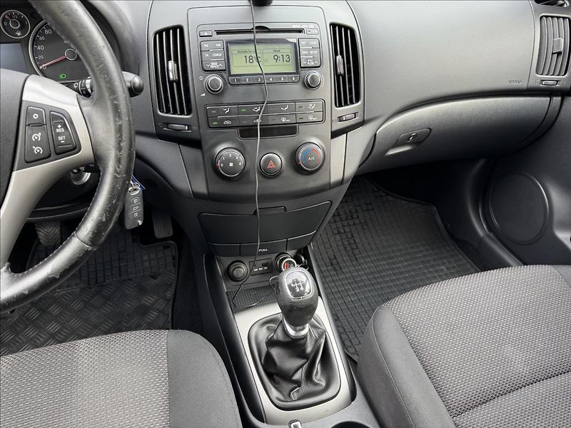 Hyundai i30 1,4 i Trikolor Plus ČR - fotka 17 z 26