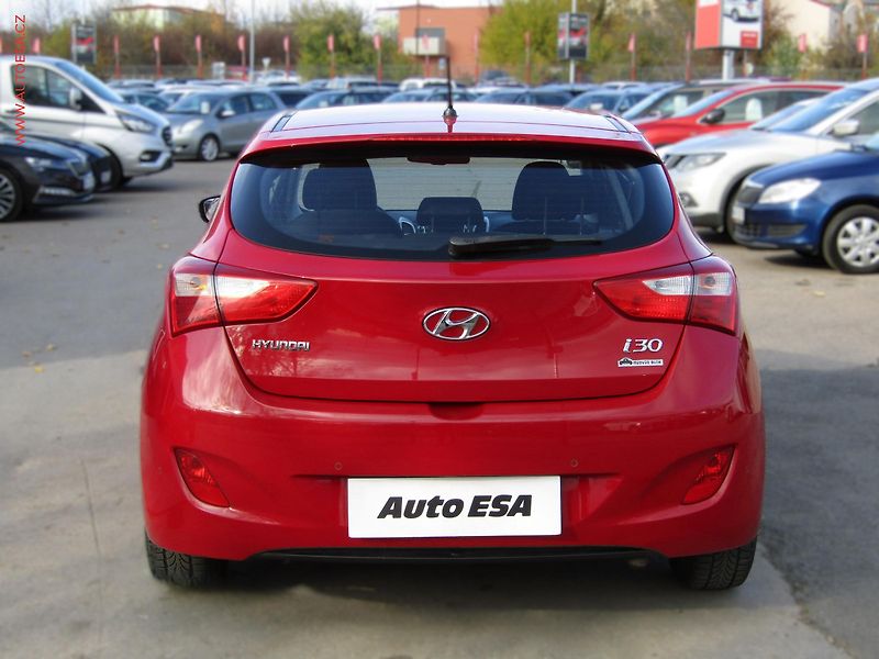 Hyundai i30 (2012) 1.6GDi, 2.maj,ČR, Trikolor - fotka 5 z 18