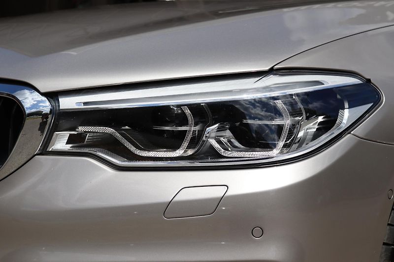 BMW Řada 5 520D XDRIVE SPORT LINE G30  - fotka 4 z 50