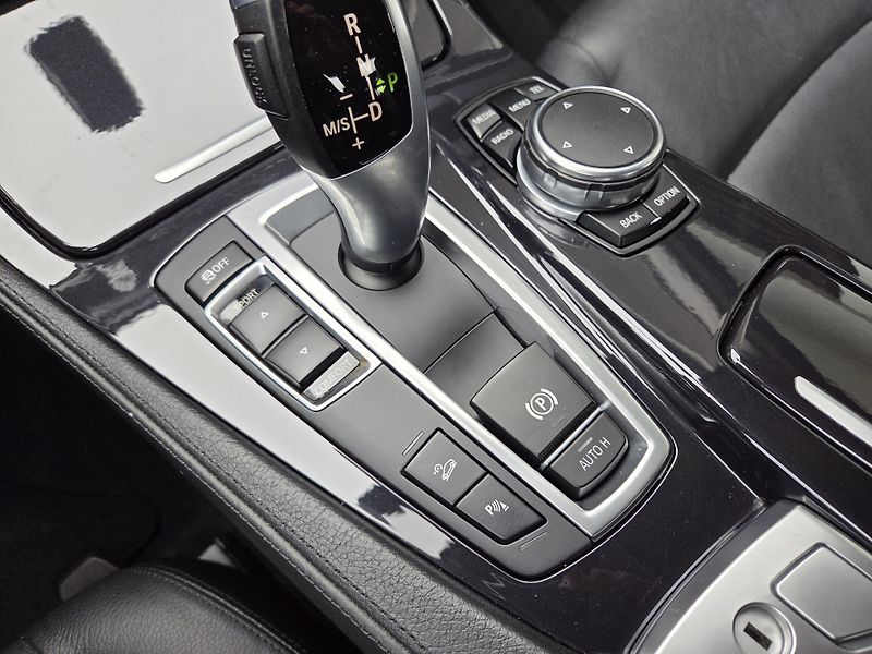 BMW Řada 5 525d xDrive ČR DPH  - fotka 38 z 44