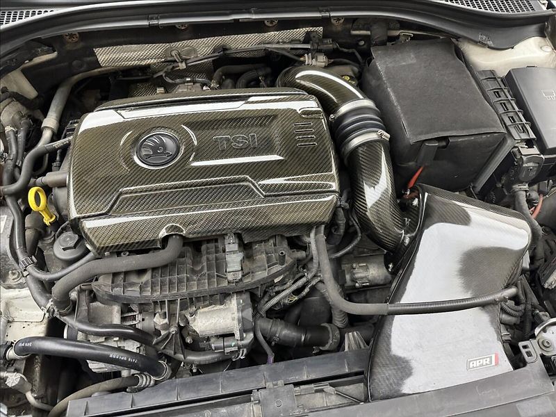 Škoda Superb 2,0 SPORTLINE 4X4 DSG 350HPAPR - fotka 36 z 55