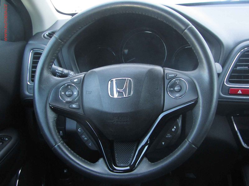 Honda HR-V (2018) 1.5 i-VTEC, Elegance - fotka 11 z 18