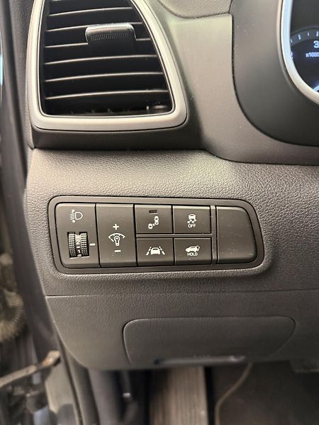 Hyundai Tucson 1.6 CRDI Hybrid 100 kW - fotka 15 z 19