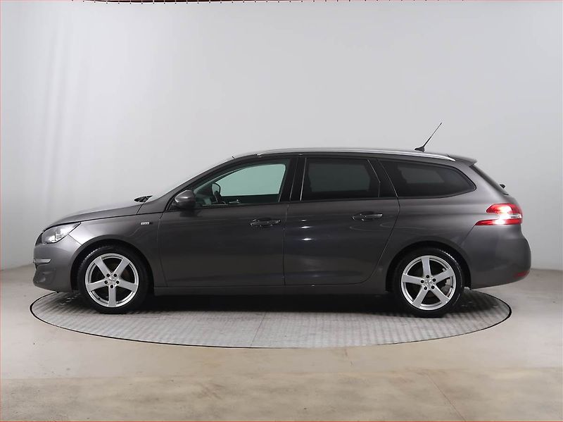 Peugeot 308 (2017) 1.2 PureTech, Navi, Tempomat - fotka 3 z 15
