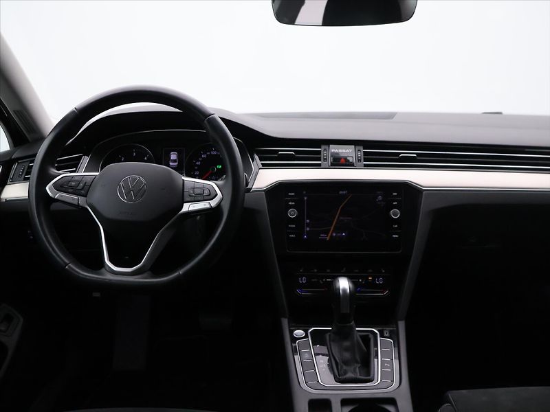 Volkswagen Passat 2,0 TDI Elegance Aut.Klima CZ - fotka 22 z 29