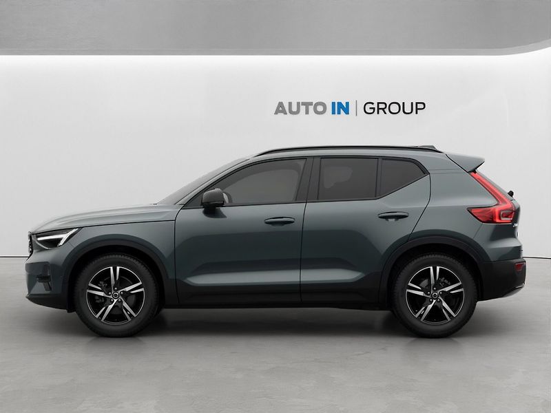 Volvo XC40 (2026) DARK B3 PLUS FWD,360°KAMERA - fotka 3 z 9