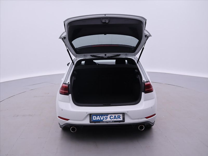Volkswagen Golf 2,0 TSI GTI Performance DSG - fotka 9 z 29