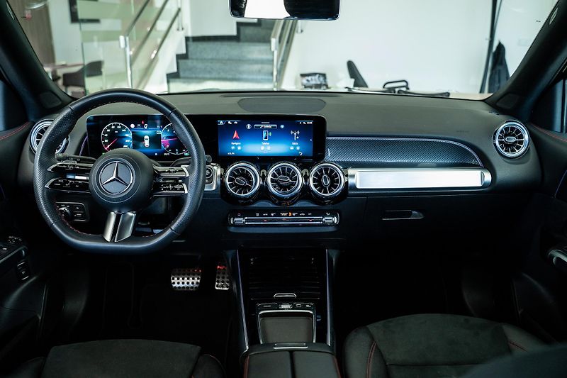 Mercedes-Benz GLB (2025) 200 d 4M/AMGPREMIUM/ESP/LED - fotka 15 z 22