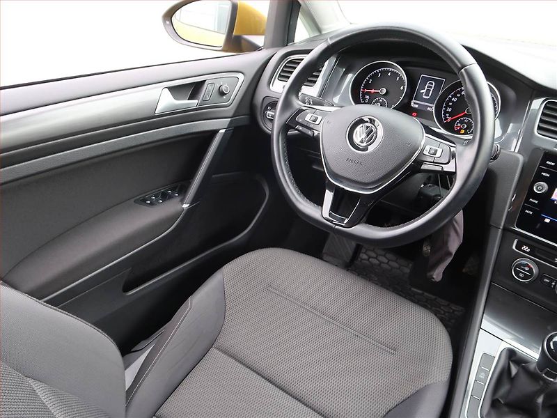 Volkswagen Golf (2019) 1.0 TSI, Serv.kniha, Tempomat - fotka 7 z 17