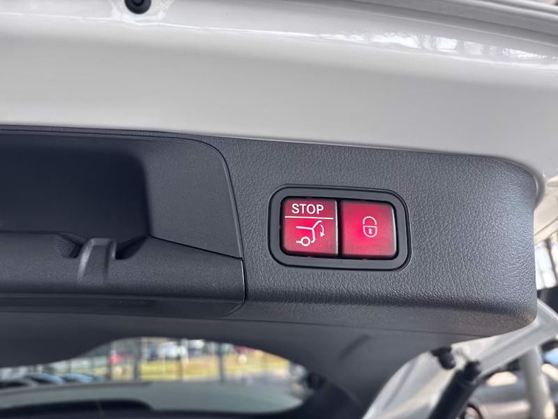 Mercedes-Benz EQB 350 4M AMG Pano LED Distronic - fotka 17 z 18
