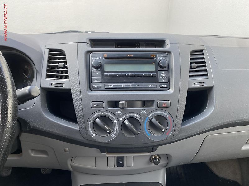 Toyota Hilux (2012) 2.5 D 4x4 DoubleCab, ČR, TZ - fotka 12 z 15