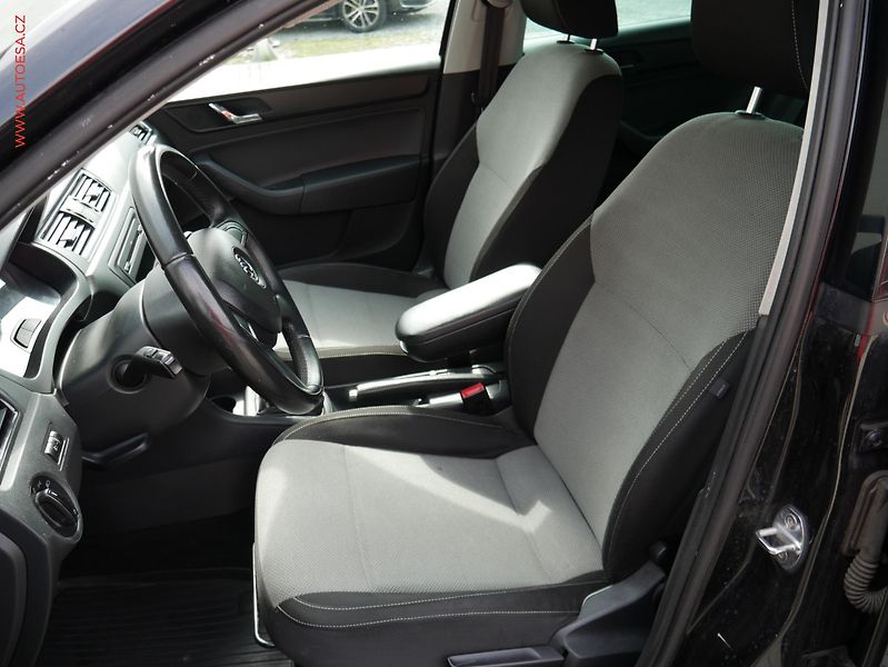 Škoda Rapid (2012) 1.2 TSi, Výhřev sed, AC - fotka 9 z 16