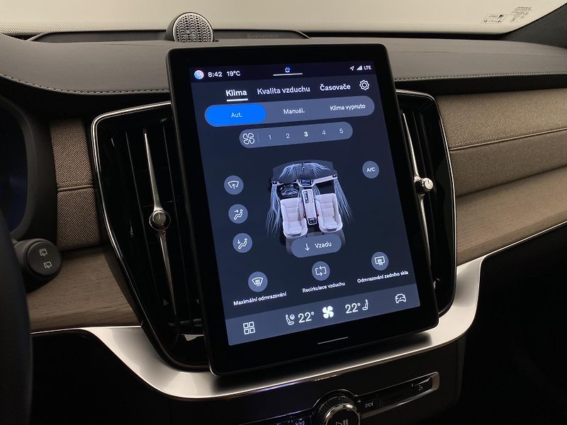 Volvo XC90 T8 AWD RECHARGE BRIGHT ULTRA 7 - fotka 44 z 73