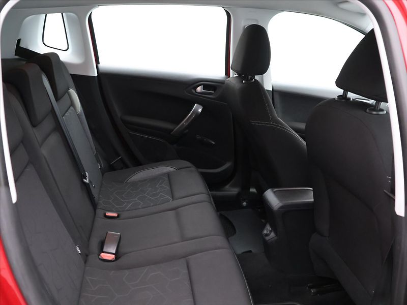 Peugeot 2008 1,2 PureTech 60kW CZ Active - fotka 12 z 28