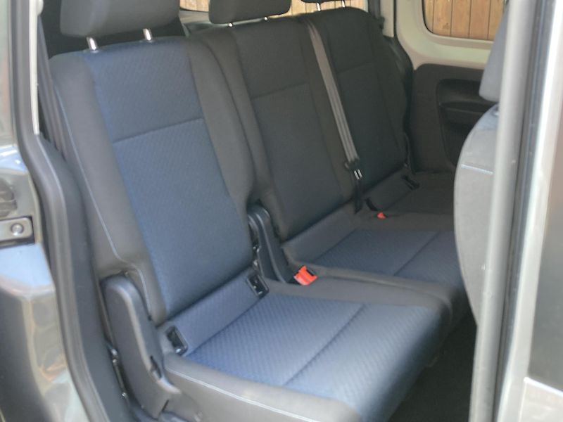 Volkswagen Caddy  MAXI 2,0TDi 7míst novérozvody - fotka 19 z 21