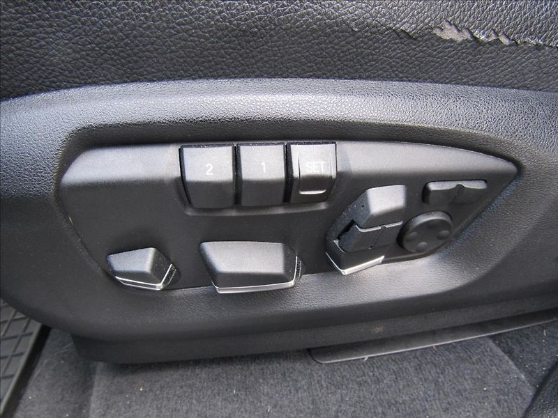 BMW X6 3,0 d xDrive30d 190kW - fotka 27 z 33