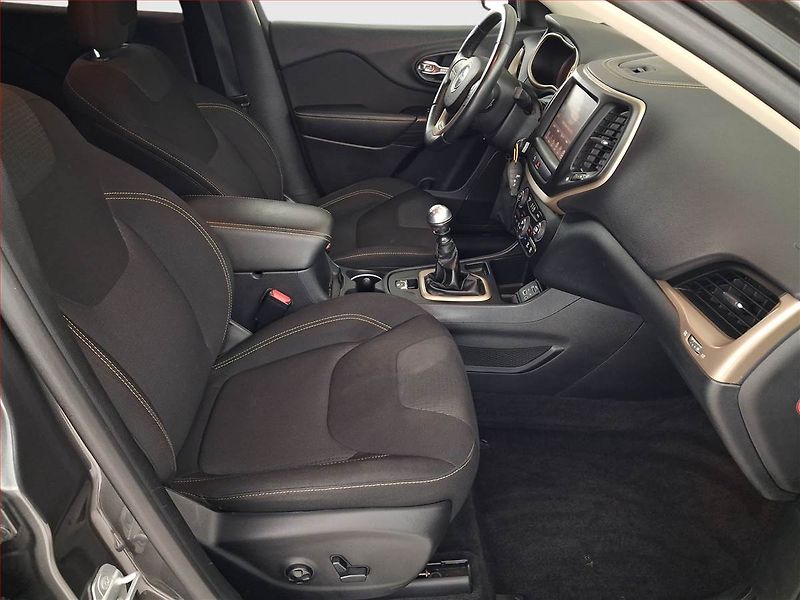 Jeep Cherokee (2016) 2.0 MultiJet, Navi, Tempomat - fotka 9 z 19