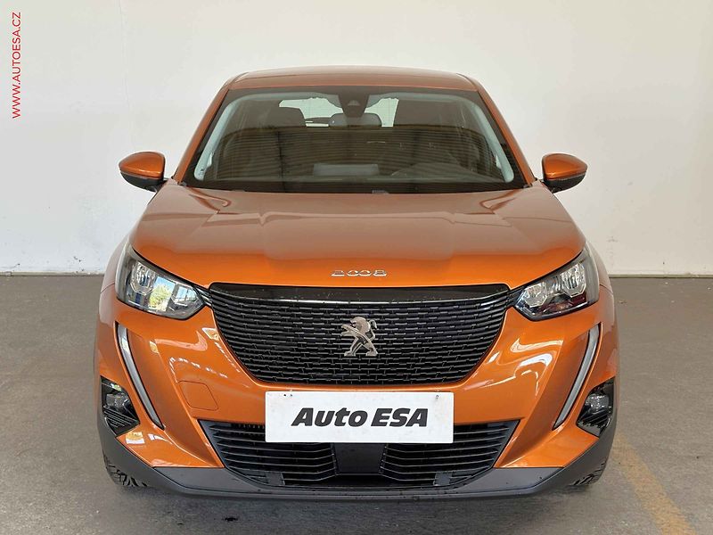 Peugeot 2008 (2021) 1.2PT, Active, LED, navi - fotka 2 z 16