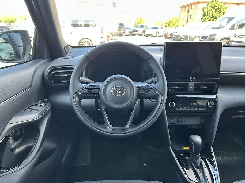 Toyota Yaris Cross (2025) STYLE 1,5 HEV 130k AT - fotka 5 z 14