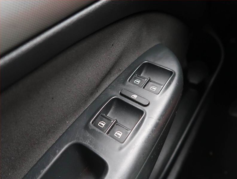 Škoda Octavia (2007) Ambiente 2.0 TDI, Automat - fotka 14 z 14