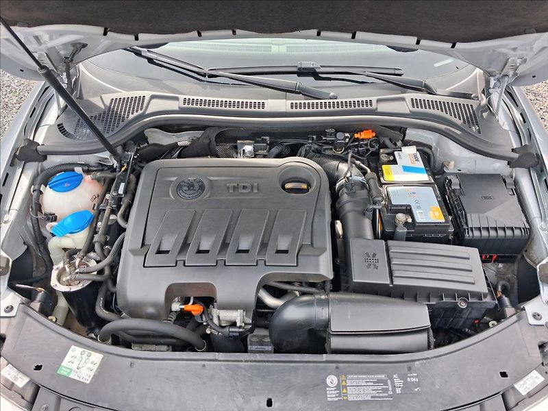 Škoda Superb 2,0 4x4, tažné, el.kufr, CZ - fotka 15 z 15