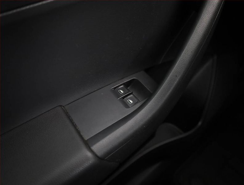 Škoda Rapid (2014) Spaceback 1.2 TSI, ČR,1.maj - fotka 13 z 16