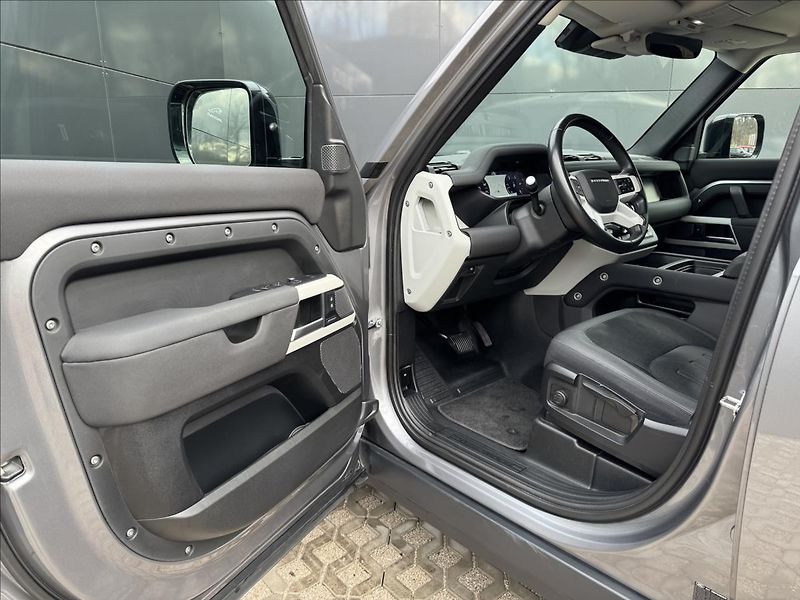 Land Rover Defender 3,0 110 D300 S AWD ZÁRUKA - fotka 10 z 34