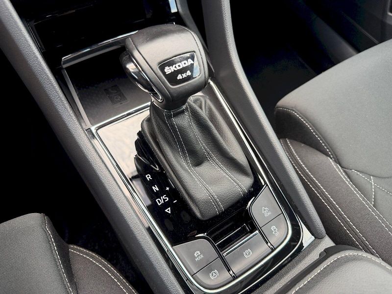 Škoda Karoq (2024) 2.0TSI 140kW DSG 4x4 SportLine - fotka 28 z 35