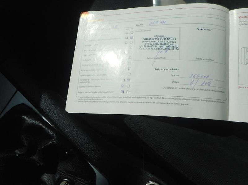 Škoda Octavia 1,6 TDi - fotka 30 z 32
