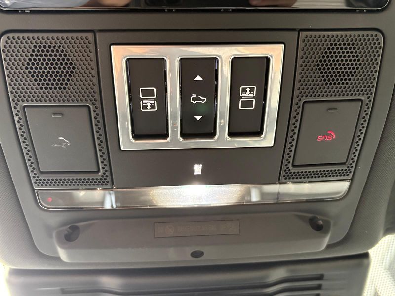 Land Rover Discovery D300, R-Dynamic HSE, ČR, DPH - fotka 42 z 61