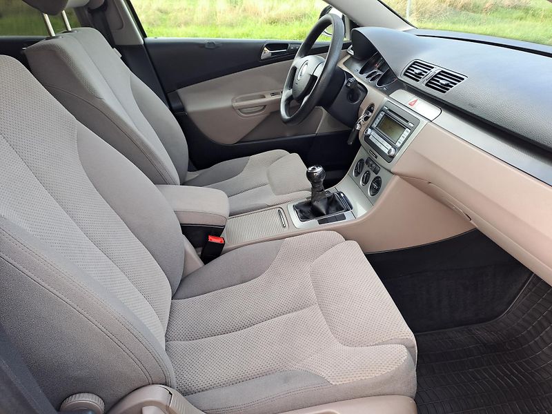 Volkswagen Passat (2006) 2.0 TDi  - fotka 16 z 32