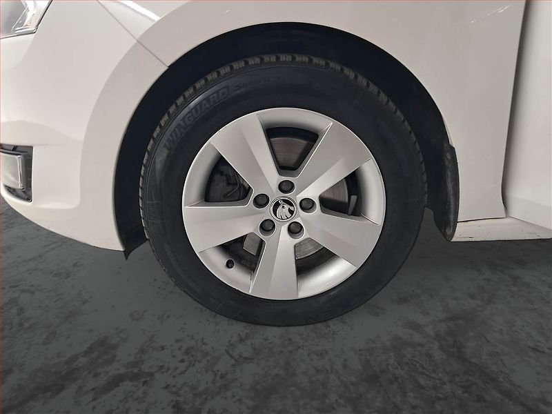 Škoda Rapid (2016) Spaceback 1.2 TSI, ČR,1.maj - fotka 14 z 17