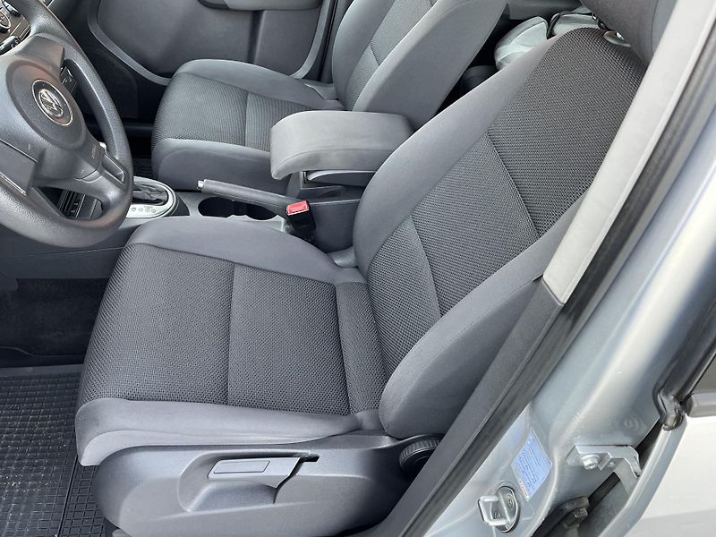 Volkswagen Touran 1.6 TDi DSG Serviska - fotka 10 z 37