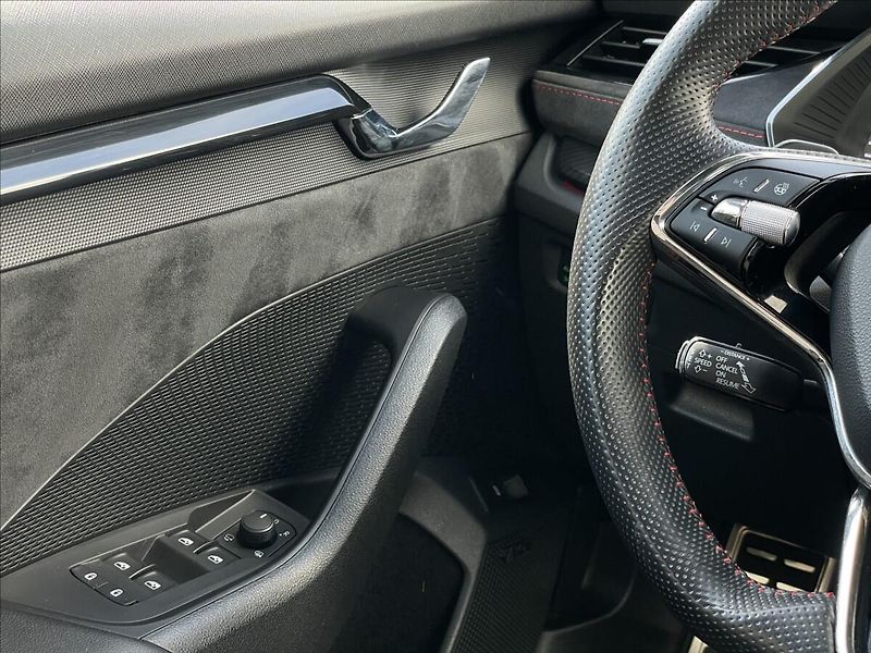 Škoda Octavia 2,0 TDI 4x4 DSG Combi RS TAŽNÉ - fotka 15 z 22
