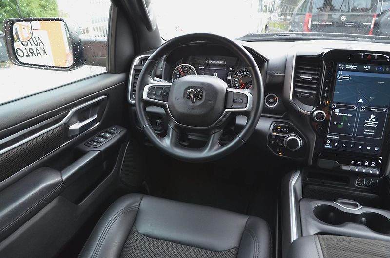 Dodge RAM (2022) 1500 BIGHORN 5.7 V8 HEMI 4x4  - fotka 27 z 51