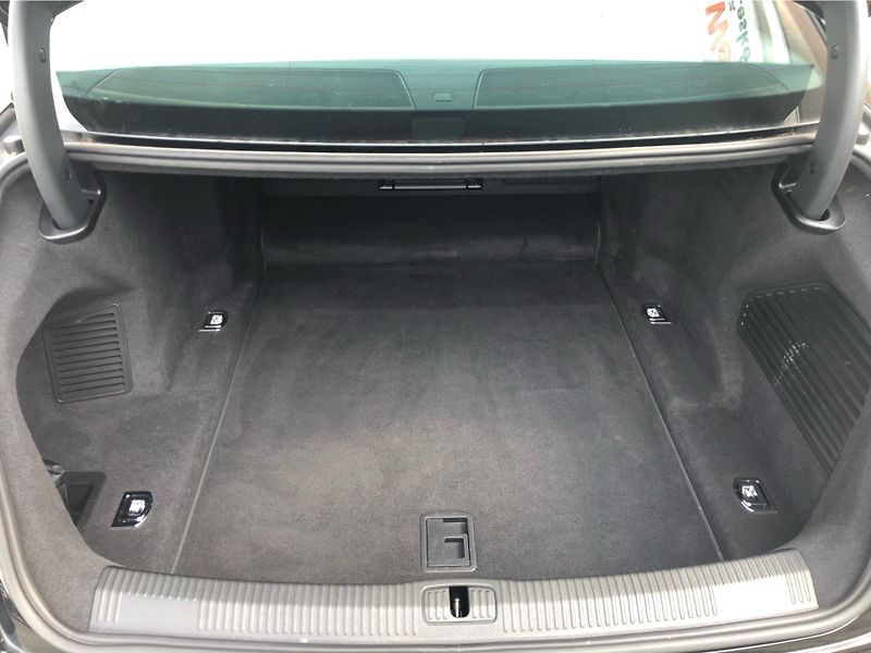 Audi A8 55 TFSI 250 KW Quattro - fotka 13 z 30