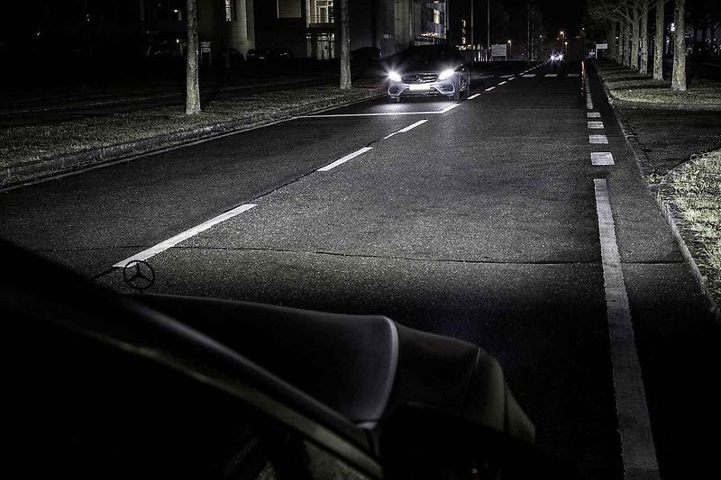 Digital Light: Mercedes-Benz představil nové světlomety.