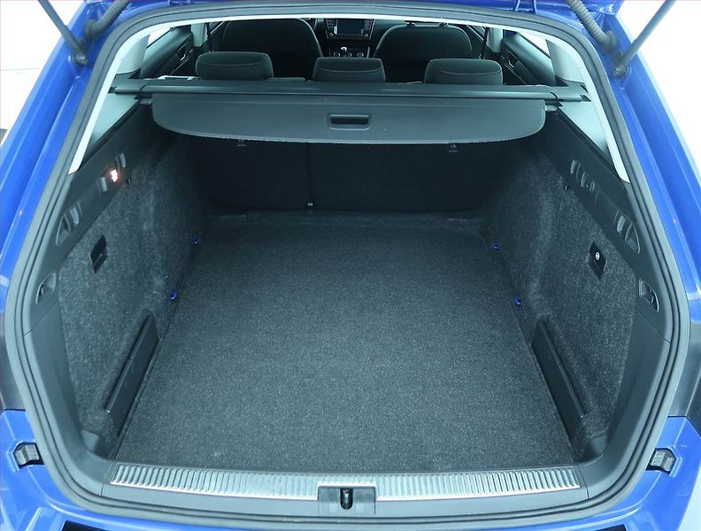 Škoda Superb (2019) 2.0 TDI, Park. senzory - fotka 13 z 16